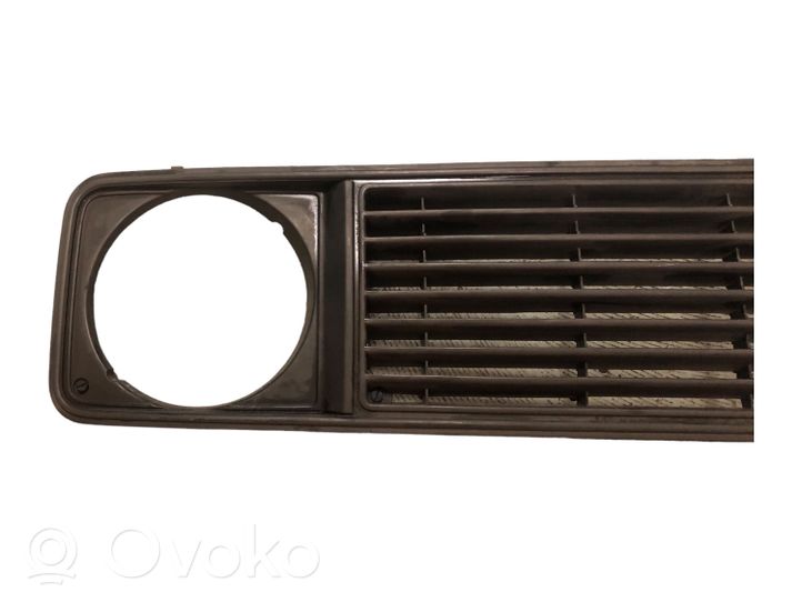 Volkswagen Transporter - Caravelle T3 Grille de calandre avant 251853653G