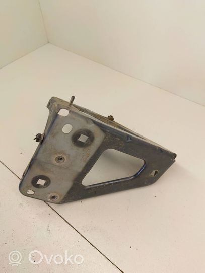 Audi A6 S6 C6 4F Fender mounting bracket 4F0821135