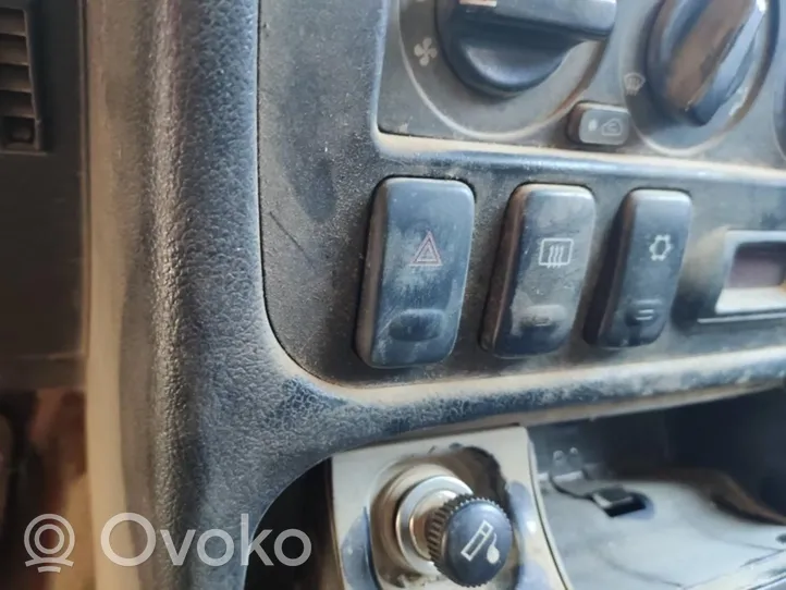 Hyundai Sonata Botón interruptor de luz de peligro 