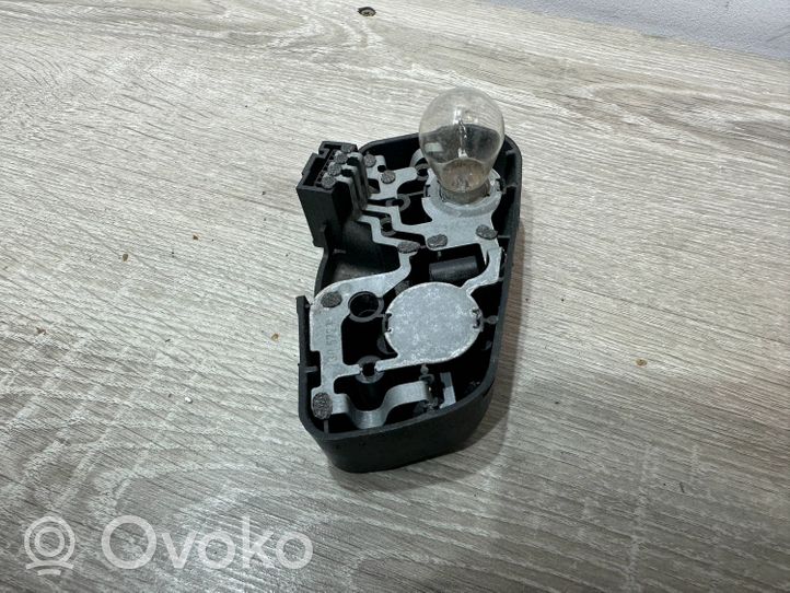 BMW 3 E46 Porte ampoule de feu arrière 8374810