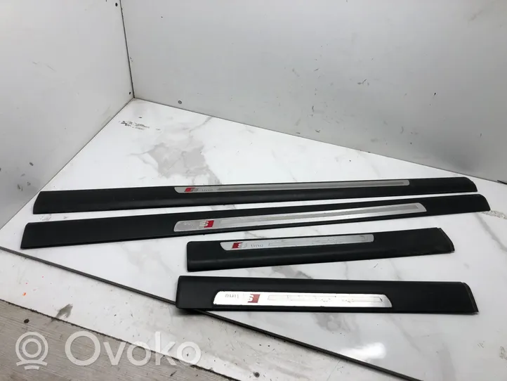 Audi A6 S6 C6 4F Takaoven kynnyksen suojalista 4F0853375C