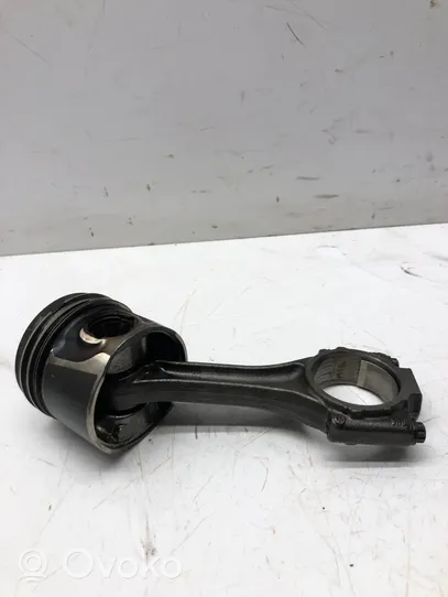 Volkswagen PASSAT B6 Piston with connecting rod 