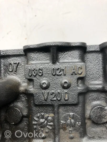 Volkswagen PASSAT B6 Engine block 03G021AC