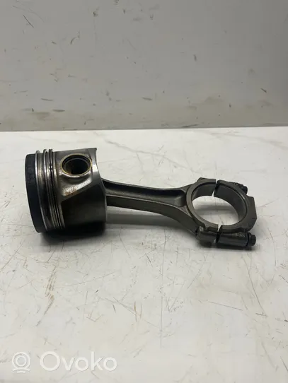 Volkswagen PASSAT B6 Piston with connecting rod 