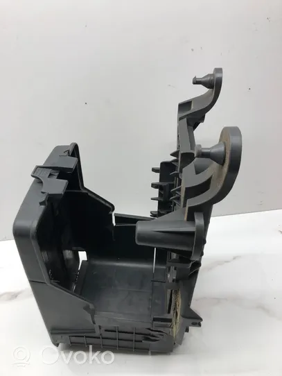 Volkswagen PASSAT B6 Support boîte de batterie 1K0915333C