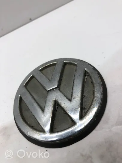 Volkswagen PASSAT B6 Mostrina con logo/emblema della casa automobilistica 3B0853630
