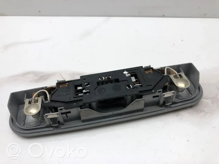 Audi A4 S4 B7 8E 8H Lampka podsufitki tylna 8E0947111A