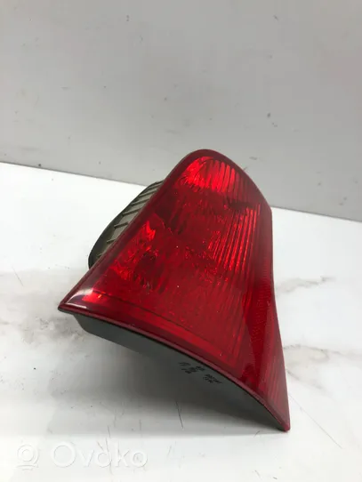 Audi A4 S4 B7 8E 8H Lampy tylnej klapy bagażnika 8E9945093