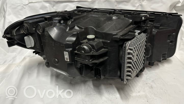 BMW 5 G30 G31 Lampa przednia 8499113