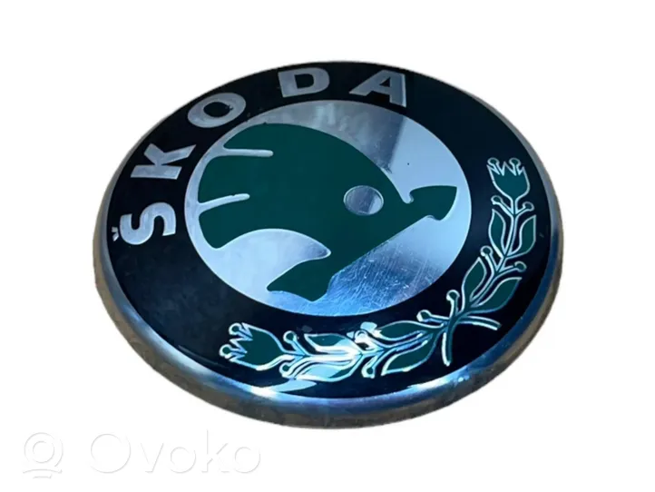 Skoda Octavia Mk2 (1Z) Mostrina con logo/emblema della casa automobilistica 1U0853621C