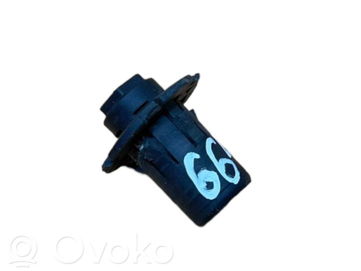 17117595701 BMW 5 F10 F11 Radiator mount bracket, 5.00 € | RRR
