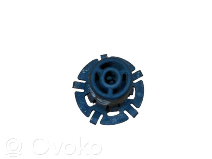 17117595701 BMW 5 F10 F11 Radiator mount bracket, 5.00 € | RRR