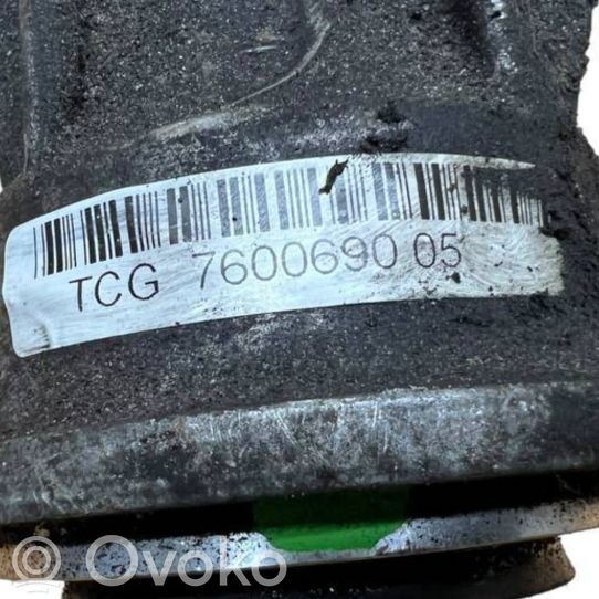 31507600691 BMW 5 F10 F11 Driveshaft support bearing bracket  