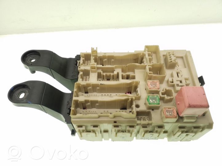 Toyota Avensis T270 Module confort 8273005J60