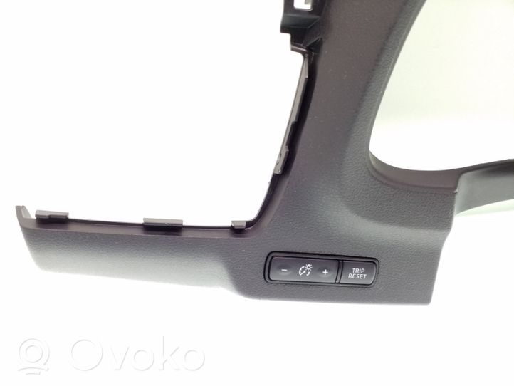 Nissan Leaf I (ZE0) Moldura del panel 682405SH0B