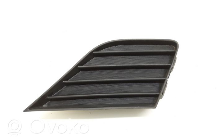 Toyota Avensis T270 Grille inférieure de pare-chocs avant 2312705010