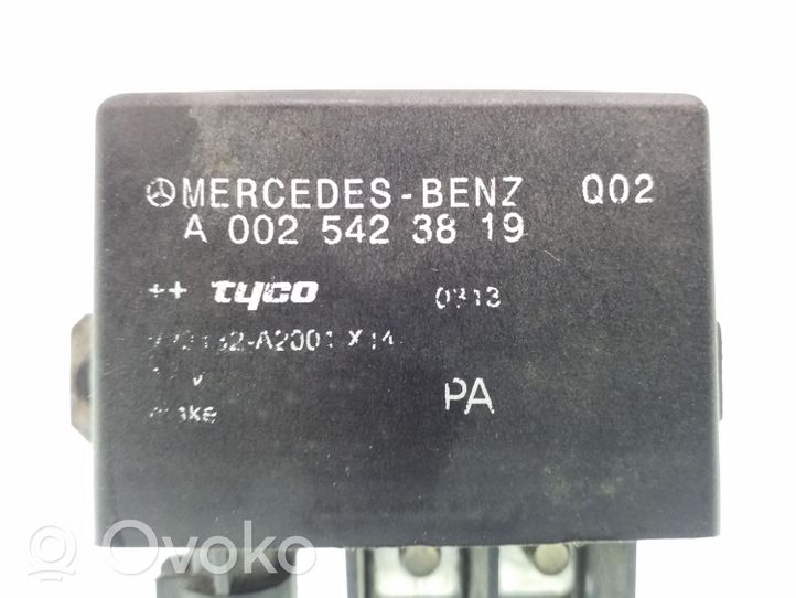 Mercedes-Benz E W211 Altra parte del motore A0025423819