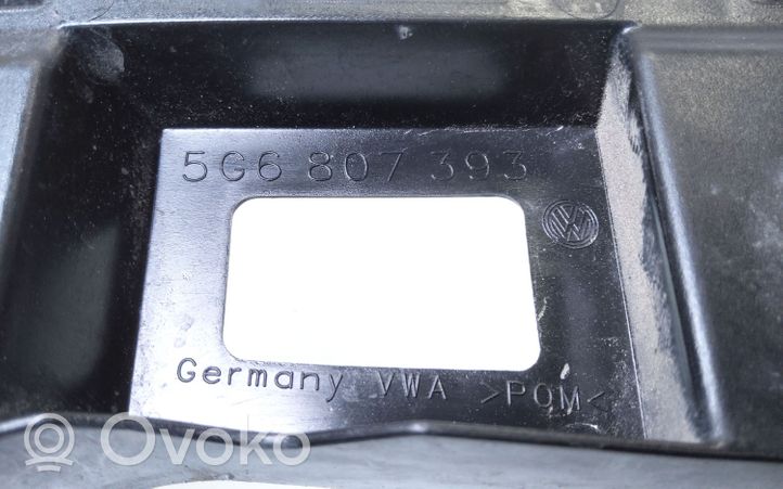 Volkswagen Golf VII Uchwyt / Mocowanie zderzaka tylnego 5G6807393