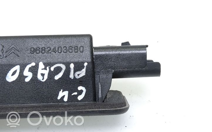 Citroen C4 II Picasso Lampa oświetlenia tylnej tablicy rejestracyjnej 9682403680