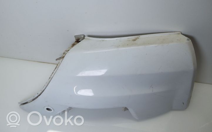 Ford Kuga I Coin de pare-chocs arrière F0400801