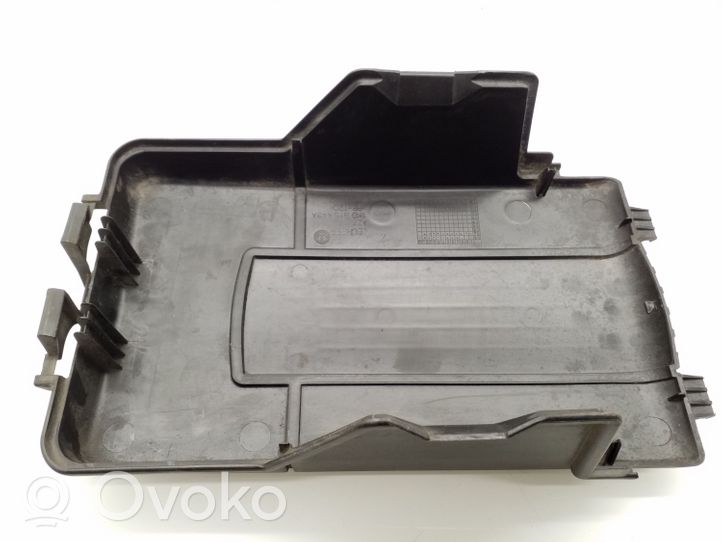 Volkswagen Touran I Couvercle de boîtier de batterie 1K0915443A