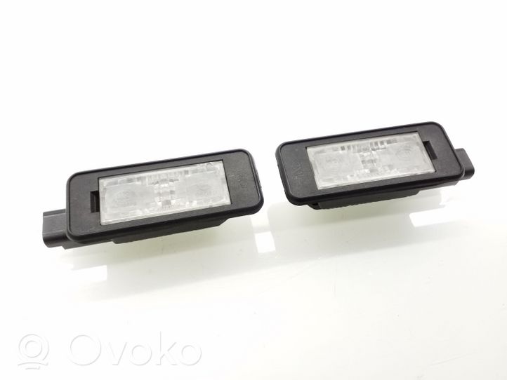 Citroen C4 II Picasso Lampa oświetlenia tylnej tablicy rejestracyjnej 9682403680