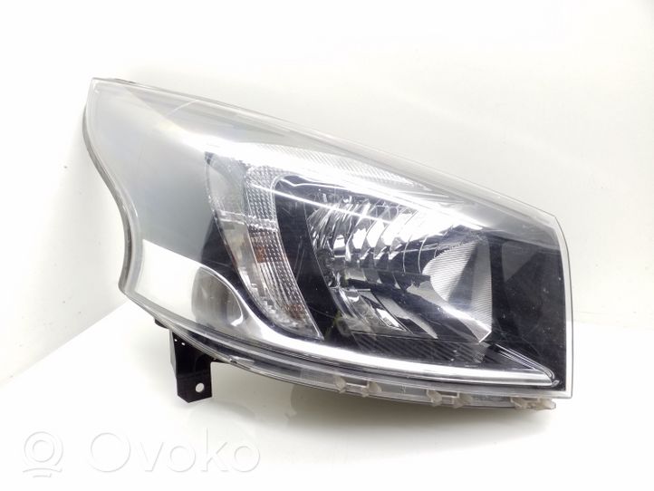 Opel Vivaro Lampa przednia 1LE01156502