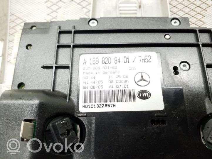 Mercedes-Benz B W245 Luz del asiento delantero A1698208401