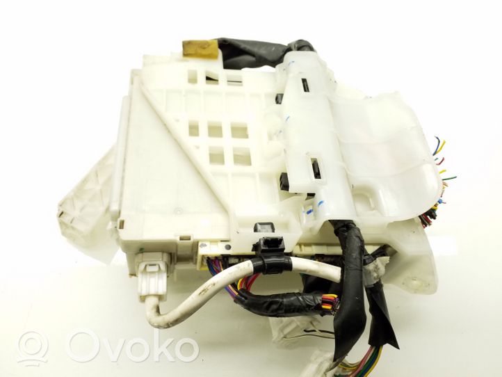 Toyota Prius (XW30) Sulakemoduuli 8273047450A