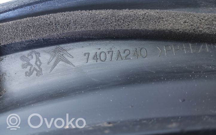 Citroen C4 Aircross Aizmugurējā spārna uzlika / moldings 7407A240