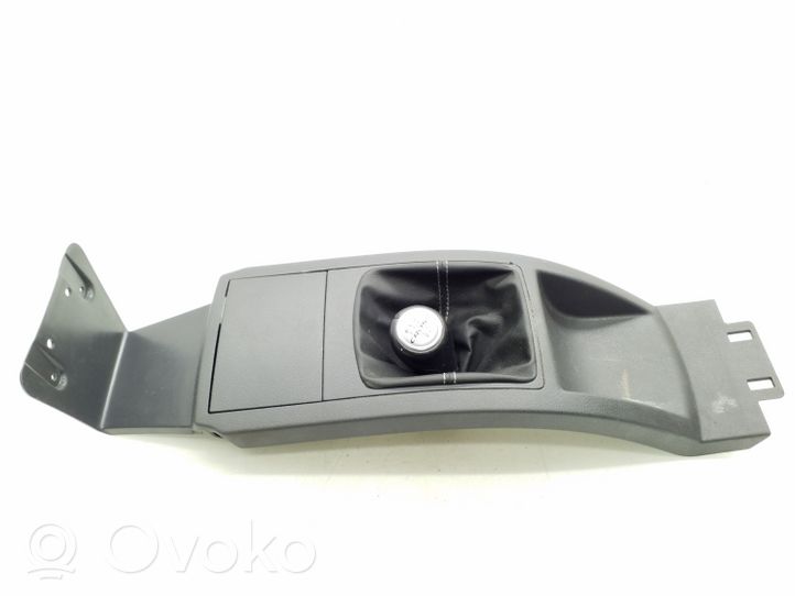 Volkswagen Polo IV 9N3 Rivestimento in plastica cornice della leva del cambio 6Q1863241