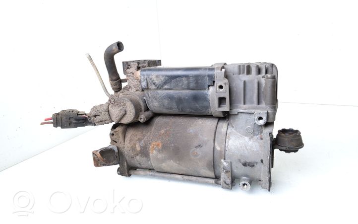 Mercedes-Benz E W211 Compresseur / pompe à suspension pneumatique E110R036089