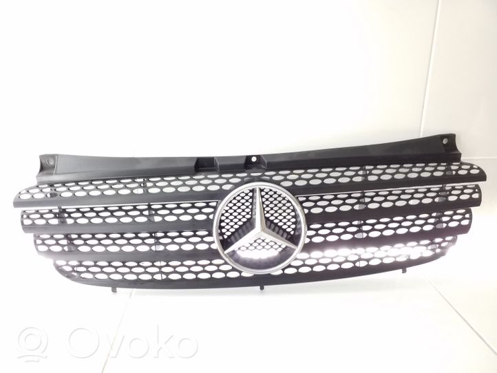 Mercedes-Benz Vito Viano W639 Grille calandre supérieure de pare-chocs avant A6398800185