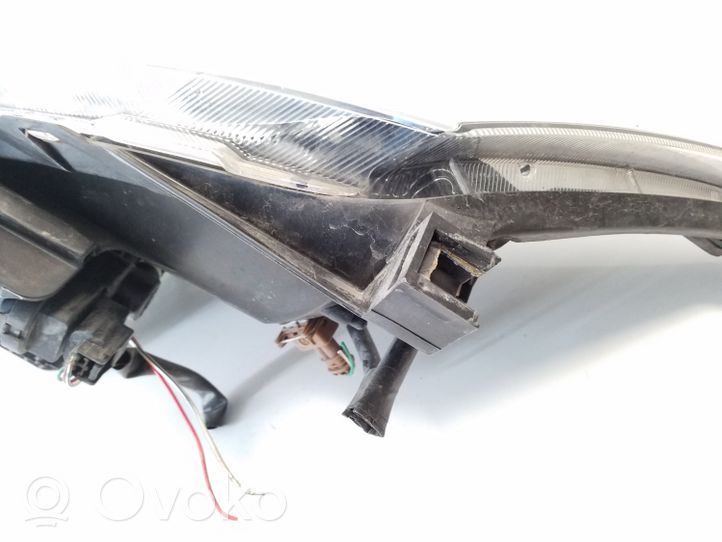 Toyota Auris 150 Lampa przednia 8115002460