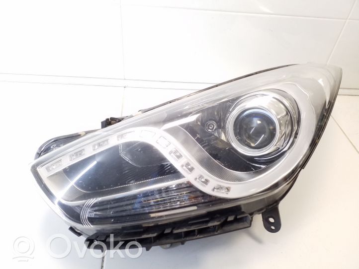 Hyundai i40 Lampa przednia 3Z92101700