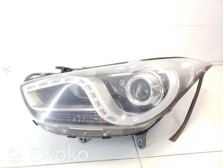 Hyundai i40 Lampa przednia 921013ZXXX