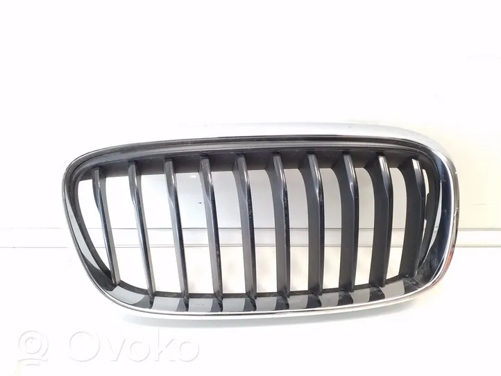 BMW 2 F45 Maskownica / Grill / Atrapa górna chłodnicy 51137379613