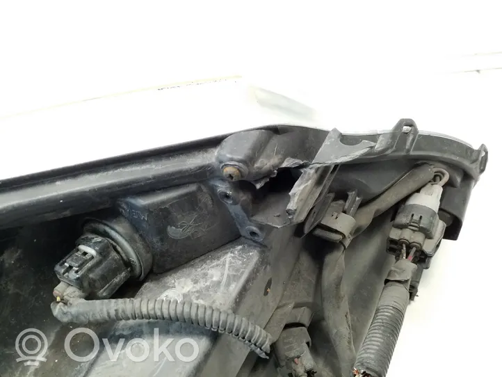 Toyota Avensis T270 Lampa przednia KOITO0514