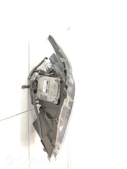 Toyota Prius (XW30) Lampa przednia E11005341