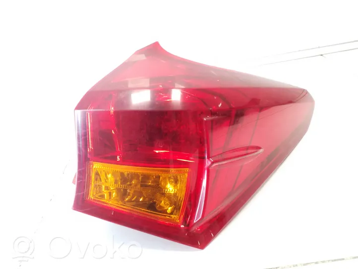 Toyota Auris E180 Aizmugurējais lukturis virsbūvē KOITO02267