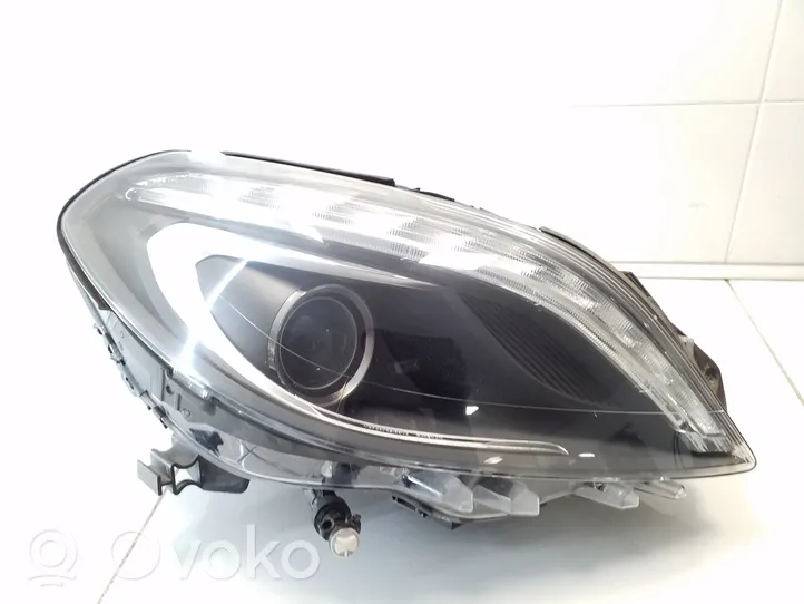 Mercedes-Benz B W246 W242 Lampa przednia A2468207261