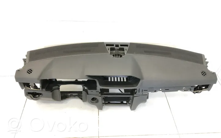 Mercedes-Benz E W212 Dashboard A2126802387