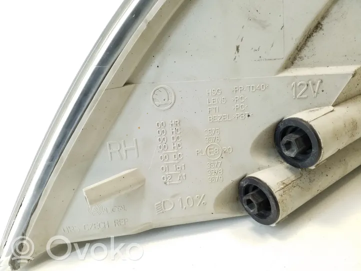 Skoda Octavia Mk2 (1Z) Lampa przednia 