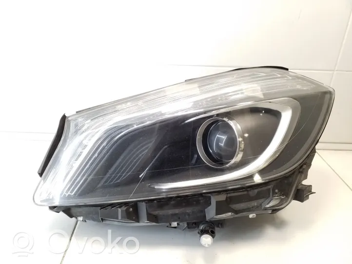 Mercedes-Benz A W176 Lampa przednia A1768201161KZ