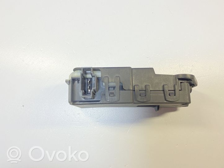 Volvo S40 Serratura del tappo del serbatoio del carburante 30716754