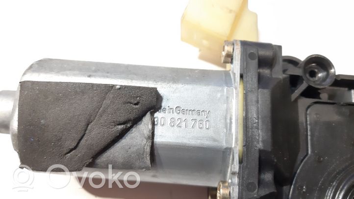 Volvo V70 Front door window regulator motor 0130821760