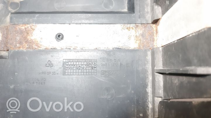 Volvo V50 Support boîte de batterie 30667941