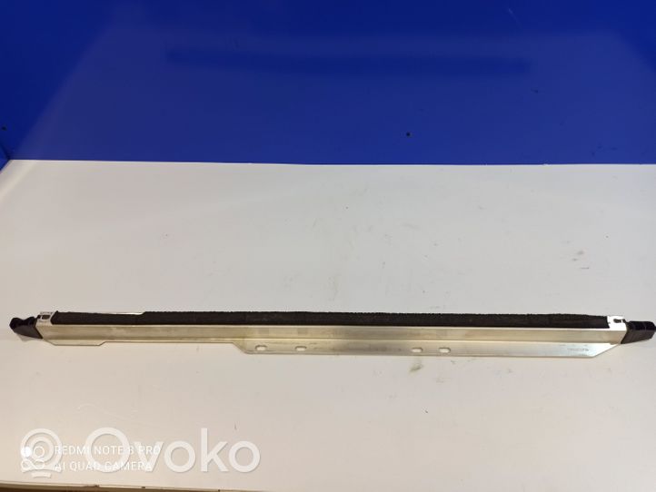 Volvo S60 Jäähdyttimen kehyksen suojapaneelin kiinnike 31420046