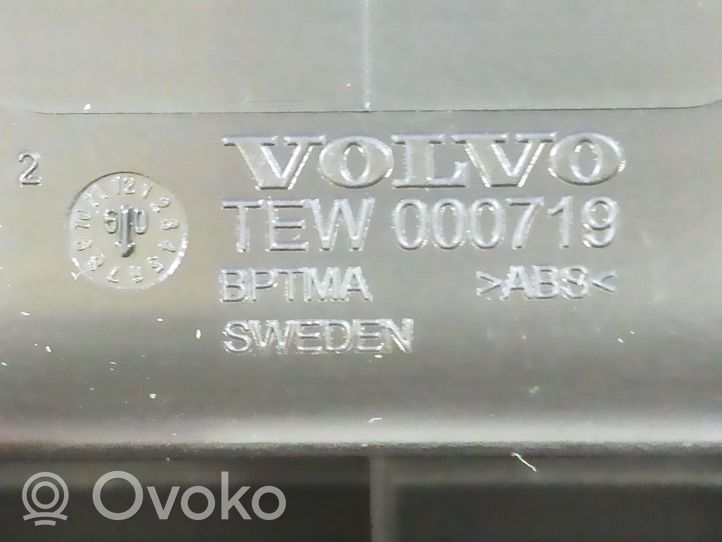 Volvo XC60 Отделка вокруг крышки топливного бака 000719
