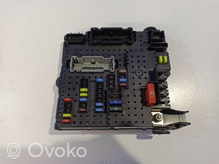 Volvo XC90 Relay mounting block 31314469